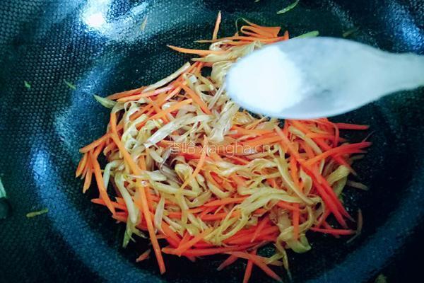 黄花菜炒鸡蛋的做法图解6
