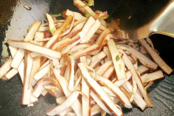 西芹香干炒笋丝的做法图解6