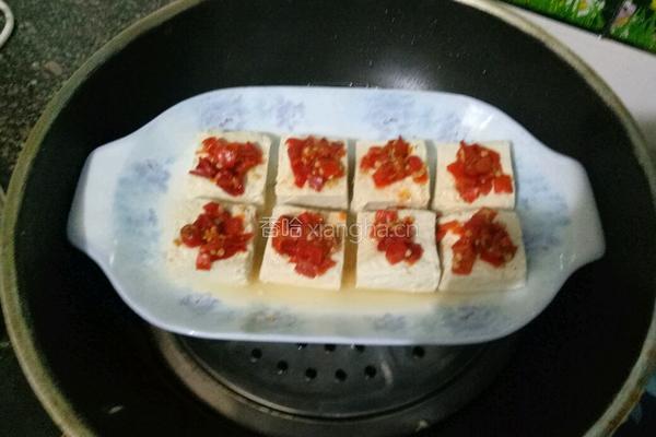 剁椒蒸臭豆腐的做法图解4