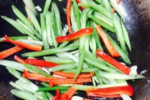 芹菜炒香干的做法图解4