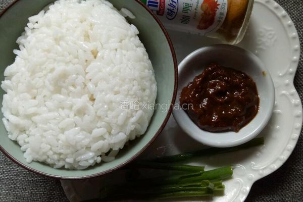 豆瓣酱炒饭的做法图解1