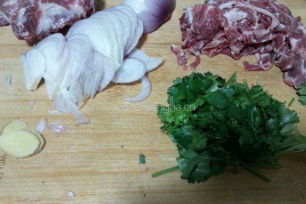 香菜爆炒羊肉的做法图解1