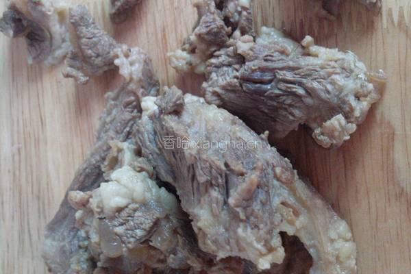 牛肉炖芋头的做法图解2