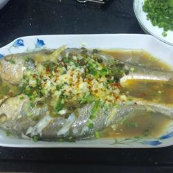 酸菜蒸黄鱼的做法[图]