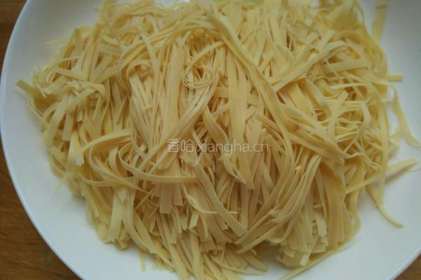 绿豆芽拌干豆腐的做法图解4