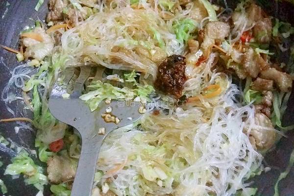 粉丝炒包菜的做法图解8