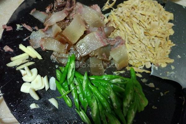 腊肉冬笋的做法图解3