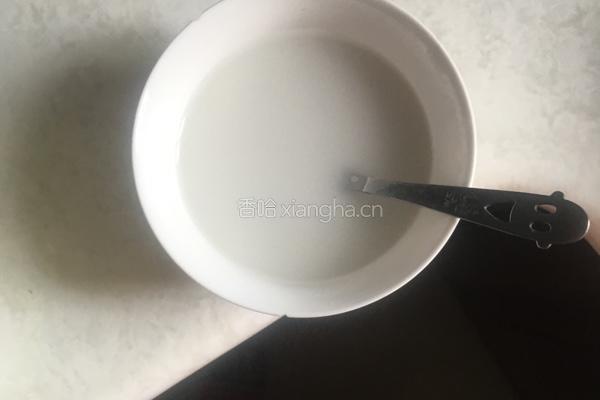 妈妈特别的肉圆青菜粉皮汤的做法图解1