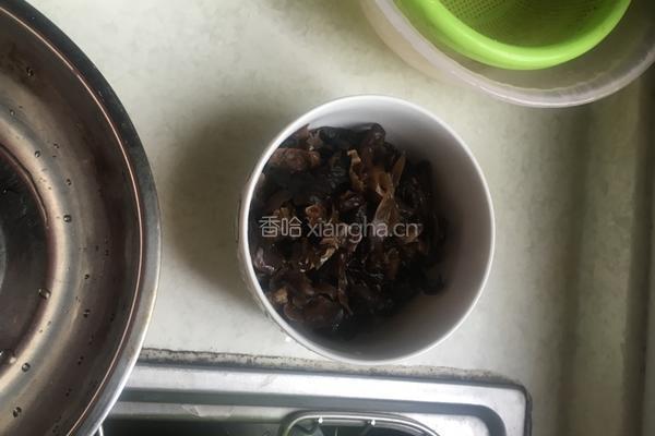 妈妈特别的肉圆青菜粉皮汤的做法图解4