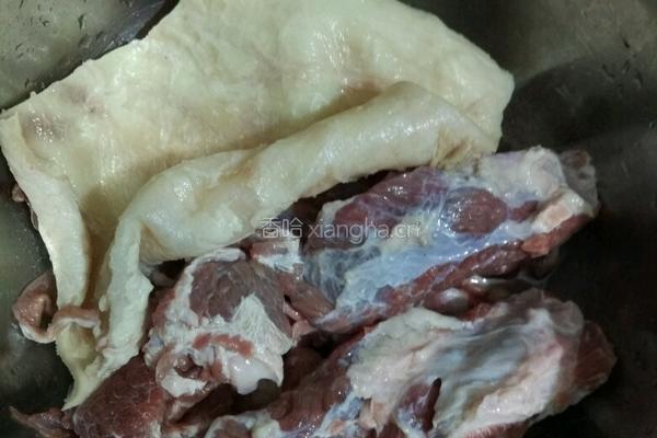 清炖白萝卜牛腩汤的做法图解1