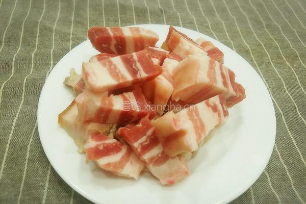 莲藕红烧肉的做法图解1