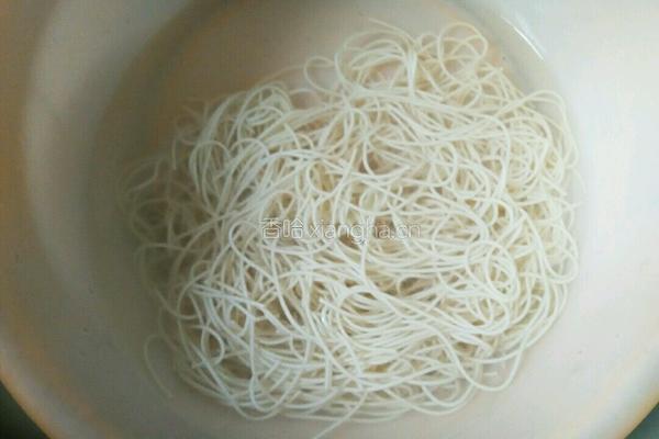 家常炒挂面的做法图解3