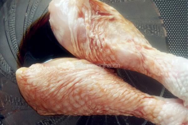 土豆焖鸡腿的做法图解1