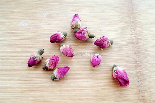 蜂蜜玫瑰花茶的做法图解1