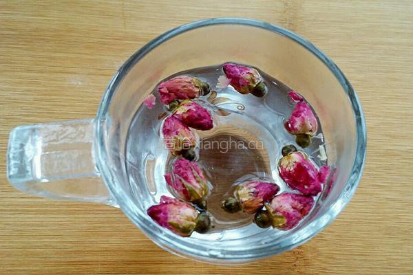 蜂蜜玫瑰花茶的做法图解2