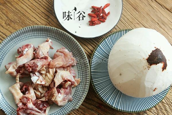椰子煲鸡的做法图解1
