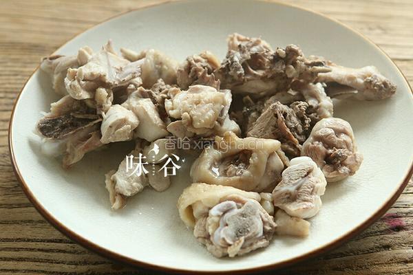 土茯苓鸡汤的做法图解3