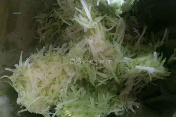 ~西葫芦土豆丝鸡蛋饼~的做法图解3