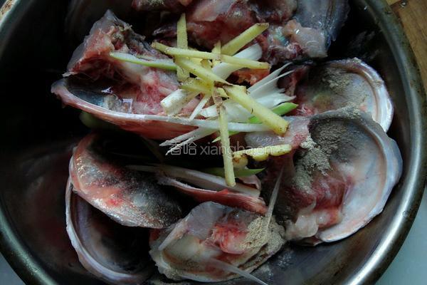 鲢鱼头炖豆腐的做法图解2