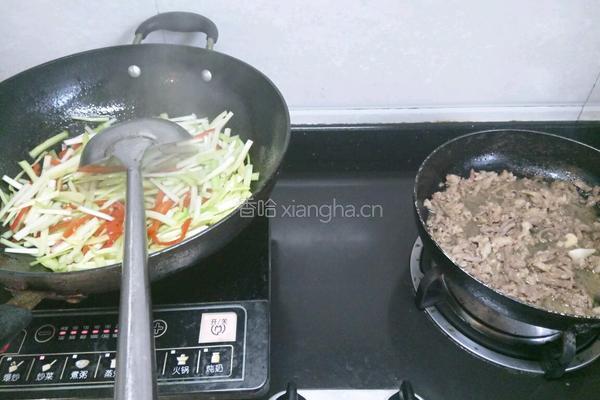 韭黄炒肉的做法图解4