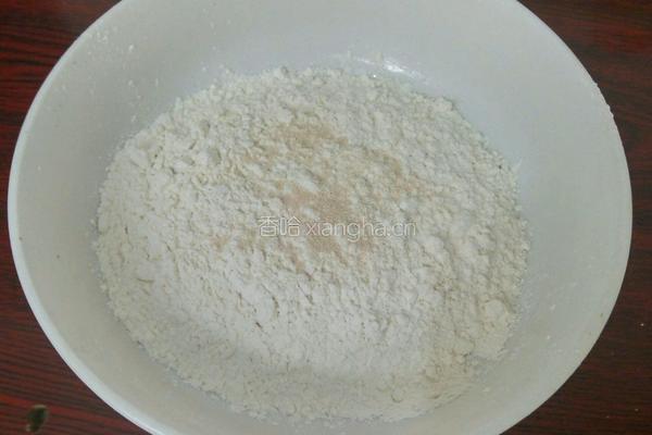 芹菜素包子的做法图解1
