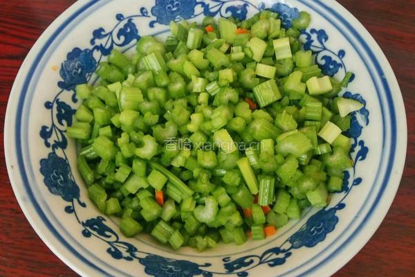 芹菜素包子的做法图解3