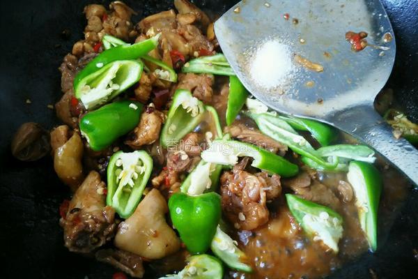 青椒辣子鸡的做法图解8