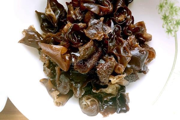 凉拌洋葱木耳的做法图解3