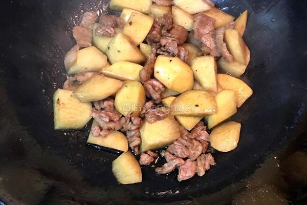 土豆块烧肉的做法图解4