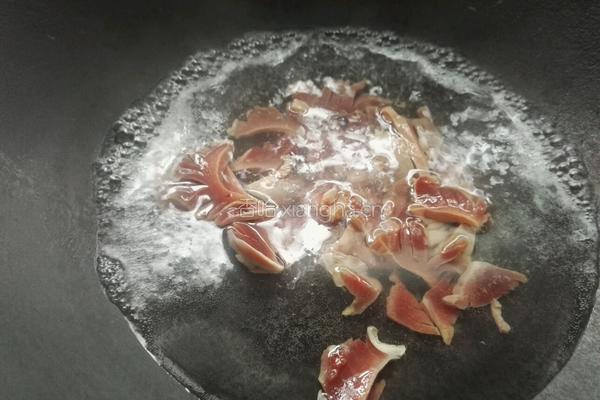 香菇木耳辣炒鸡珍的做法图解4