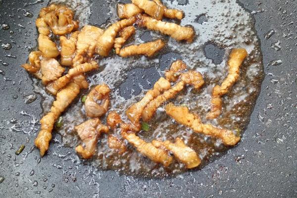 蒜薹炒肉丝的做法图解2