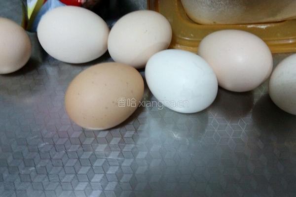 腌咸蛋黄的做法图解1