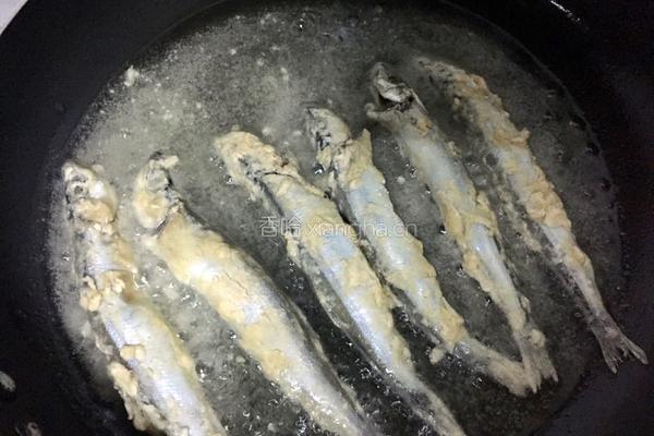 香煎多春鱼的做法图解4