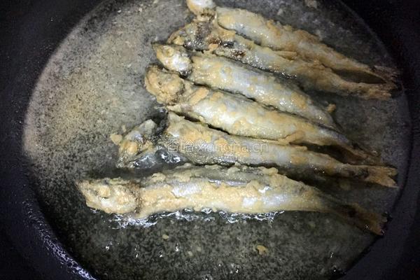 香煎多春鱼的做法图解5