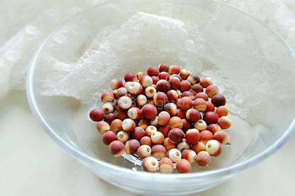 薏米芡实山药粥的做法图解2