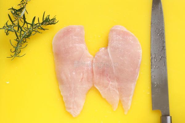 香煎迷迭香鸡胸肉的做法图解1
