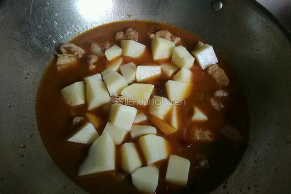 川味土豆红烧肉的做法图解7
