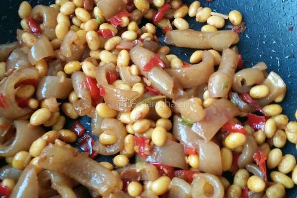 酱肉皮炒黄豆的做法图解8