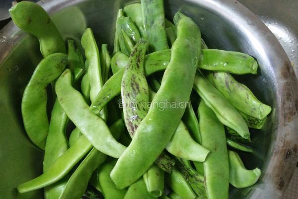 土豆豆角炖南瓜的做法图解1