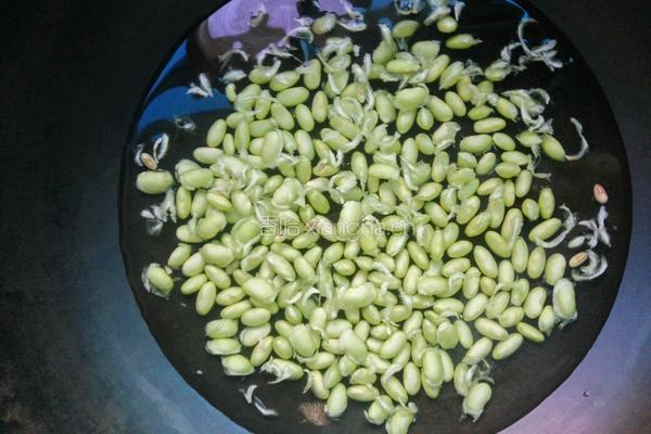 酱瓜炒毛豆的做法图解4