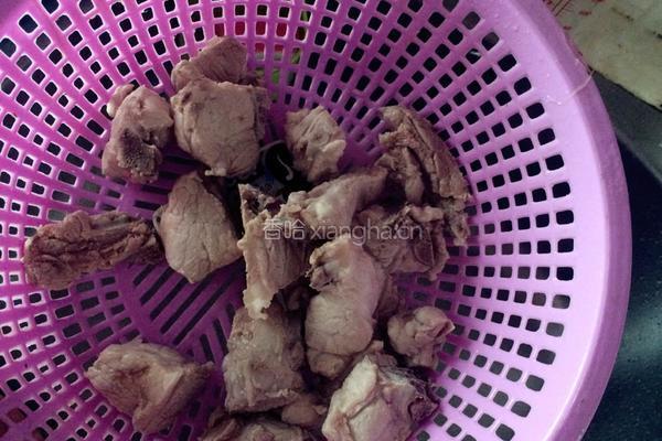 玉米排骨鲜汤的做法图解2