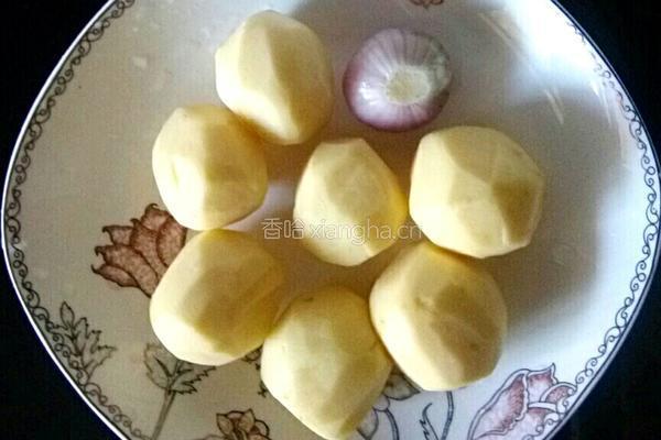 飘香小土豆的做法图解1