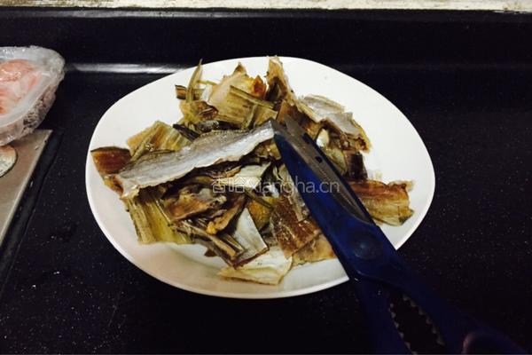 沙锅鱼干的做法图解2