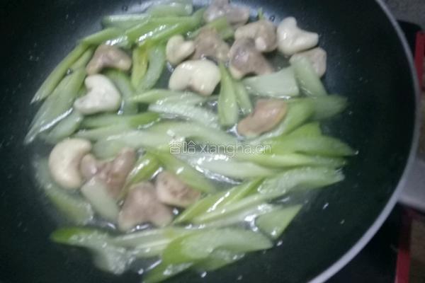西芹炒菱角的做法图解6