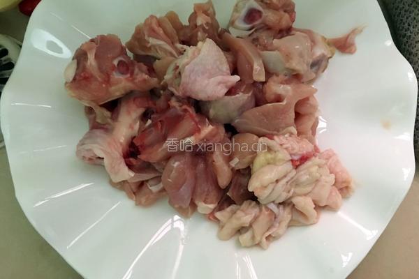 鸡腿肉烧茄子的做法图解1