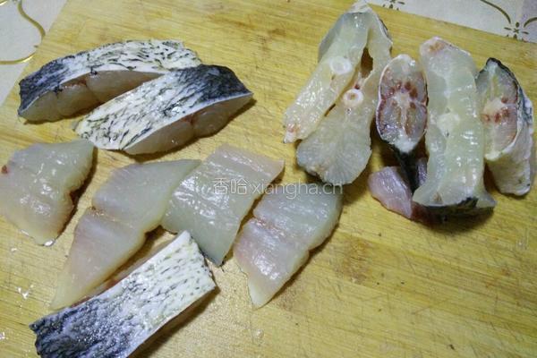 鲢鱼焖豆腐的做法图解2