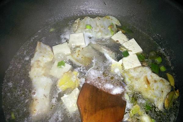 鲢鱼豆腐汤的做法图解4