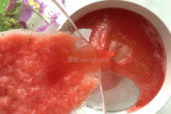鲜榨西瓜汁的做法图解5