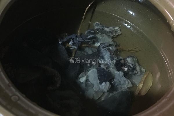 当归乌鸡汤的做法图解3