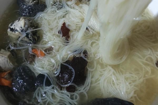 当归乌鸡汤的做法图解7